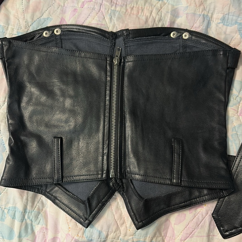 Crop top - Picture 2 of 2